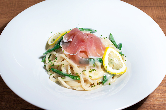 飯舘産いんげんと生ハムのレモンクリームソースパスタ