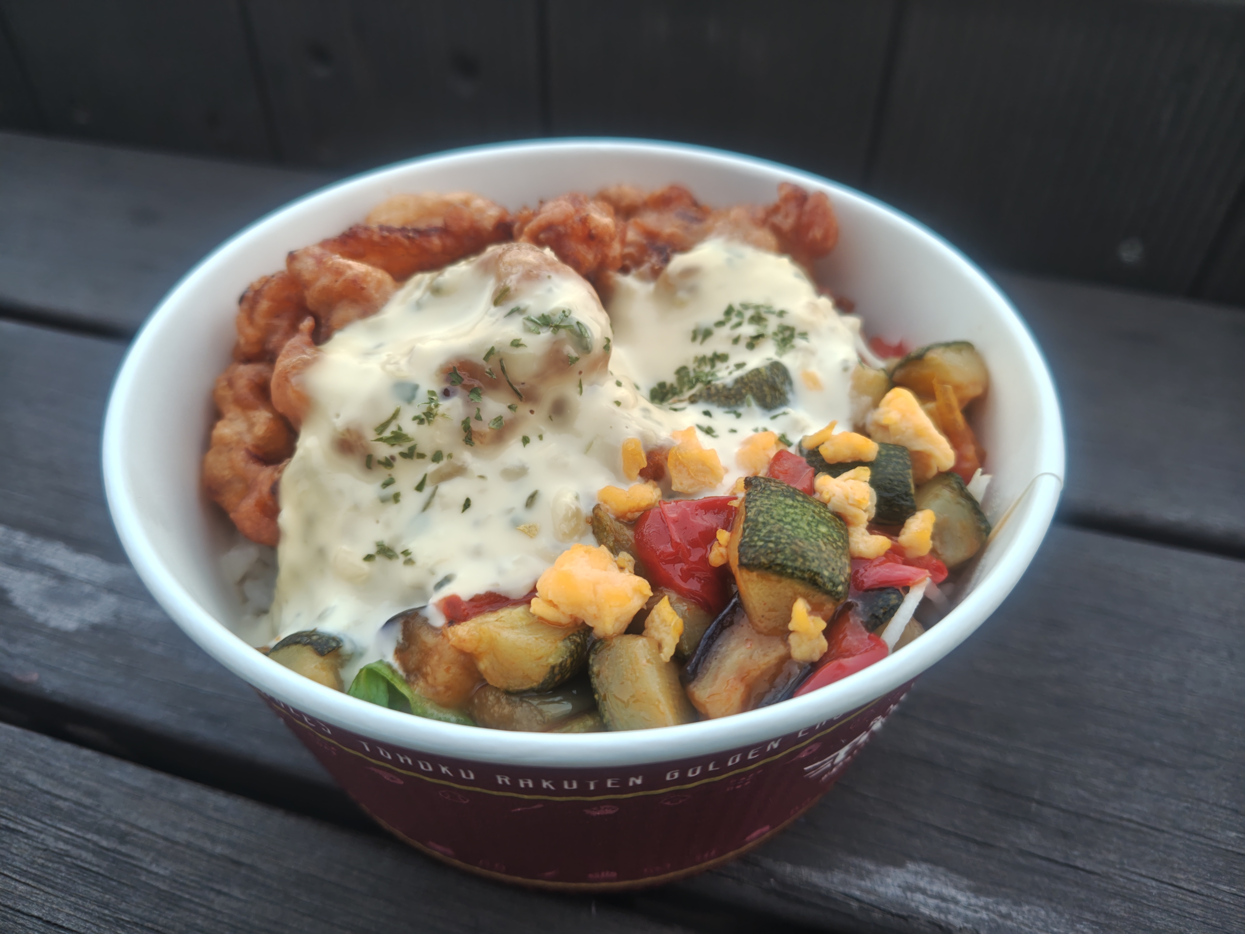 彩り野菜のタルから丼