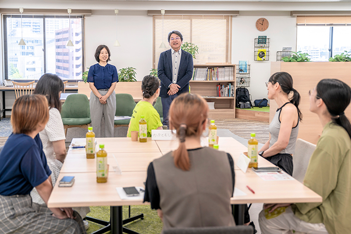 座談会の様子　はじめ
