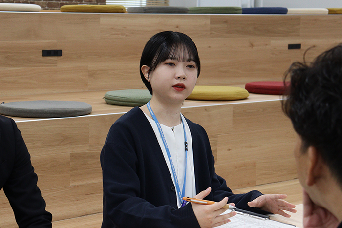 座談会イメージ06